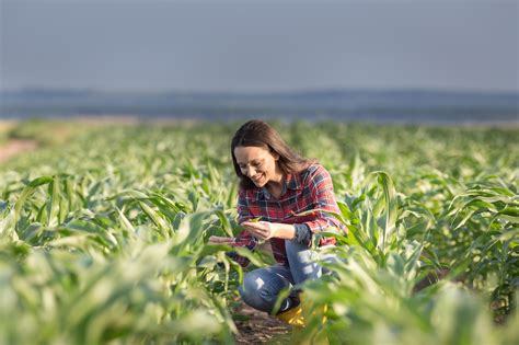 mujeres desnudas en el campo|campo nudista Search